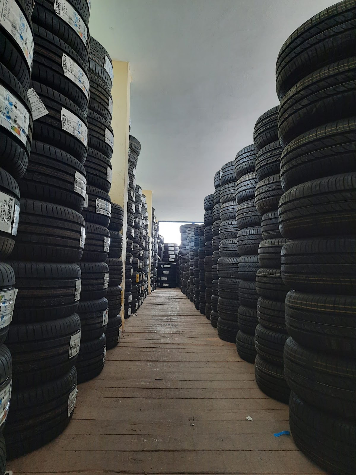 Goma Zotaj (Zotaj Tyres)