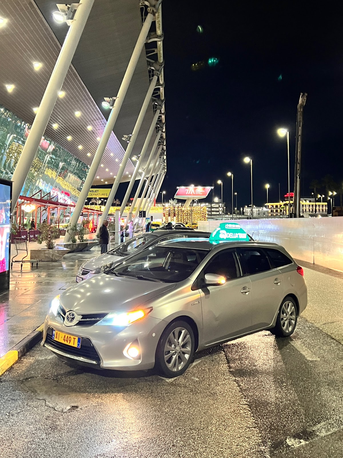 Delux Taxi Fier