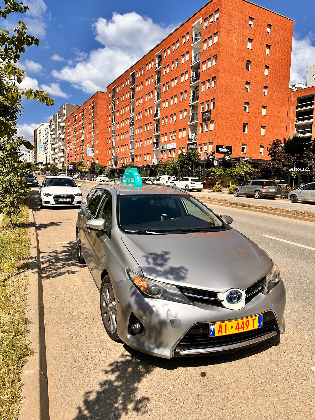 Delux Taxi Fier