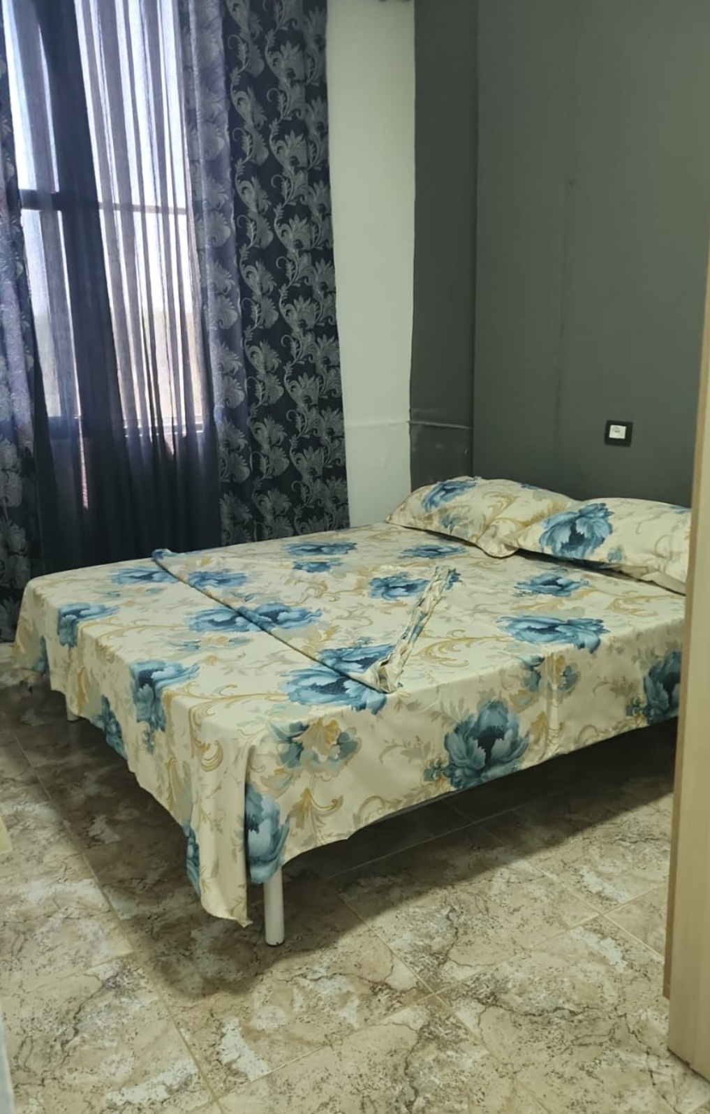 APARTAMENT/ Dhoma plazhi spille