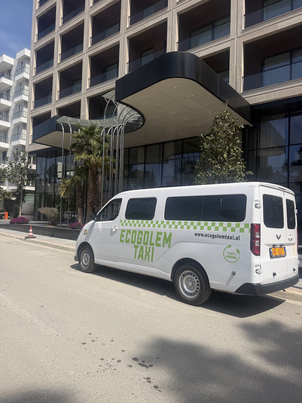 ECOGolem Taxi