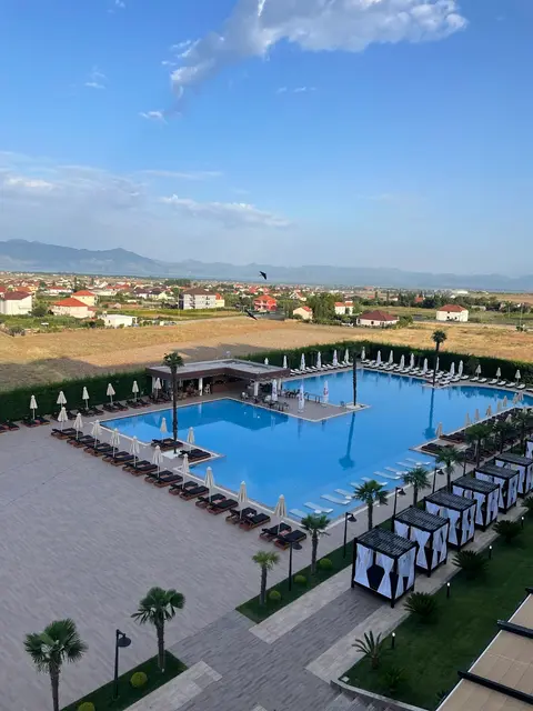Deluxe Resort & Spa