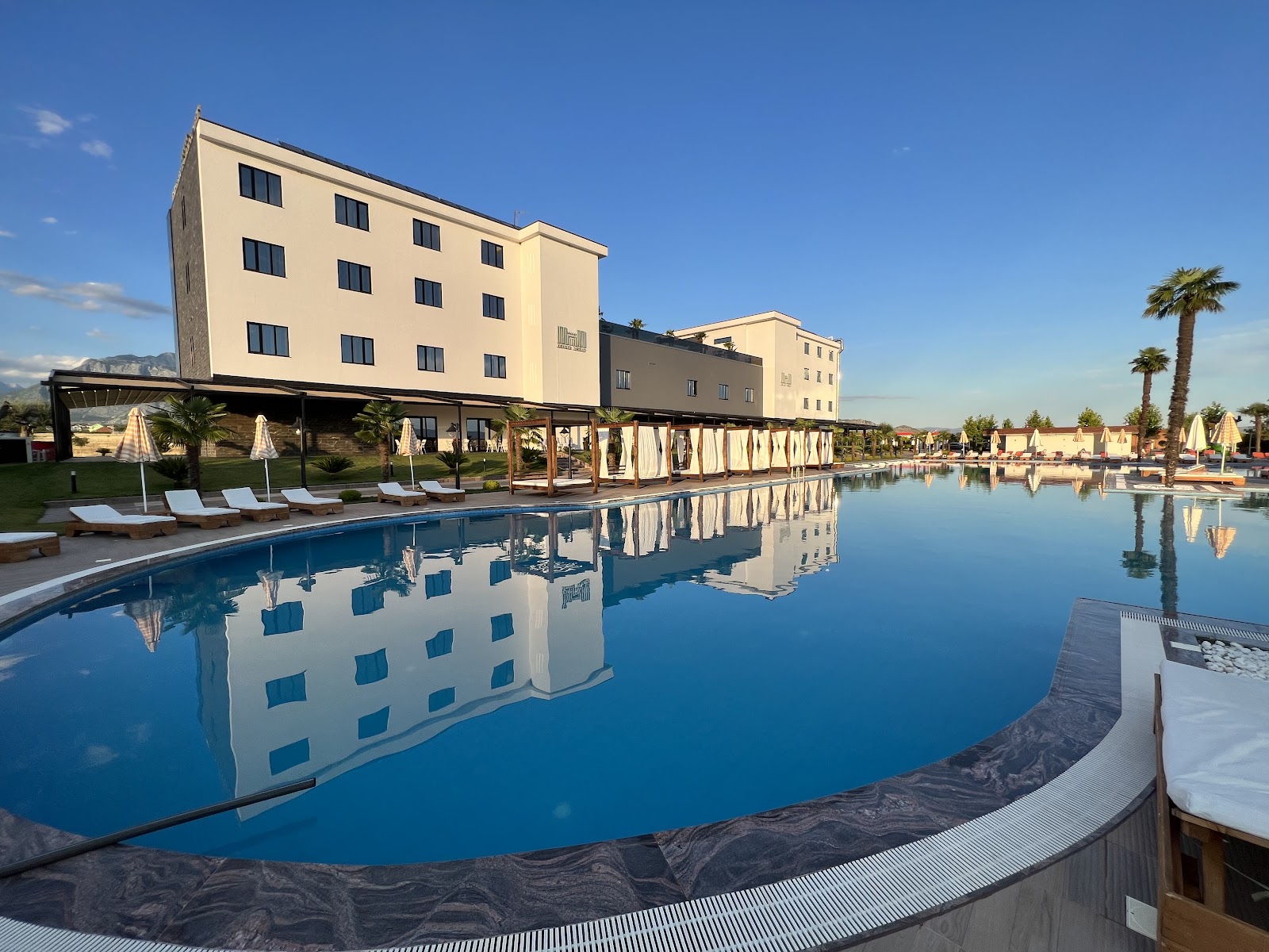 Deluxe Resort & Spa