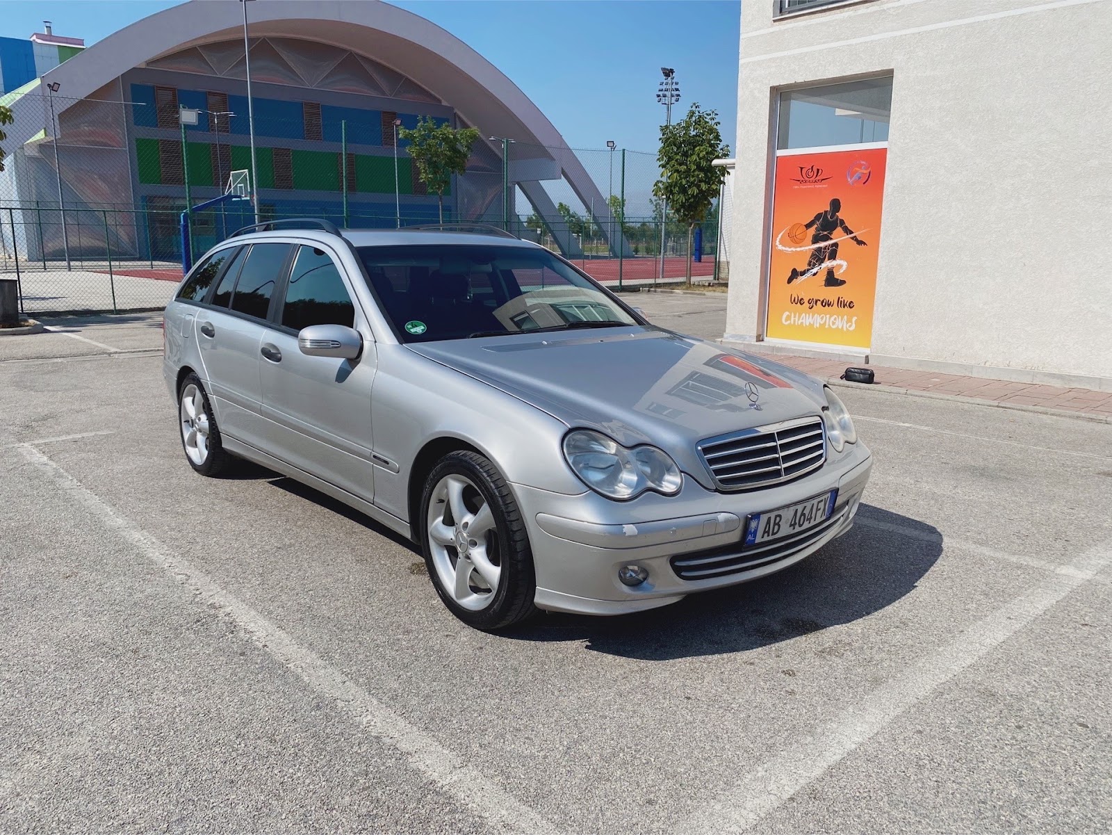 Makina me qera (Rent a car) Eiffel Korce