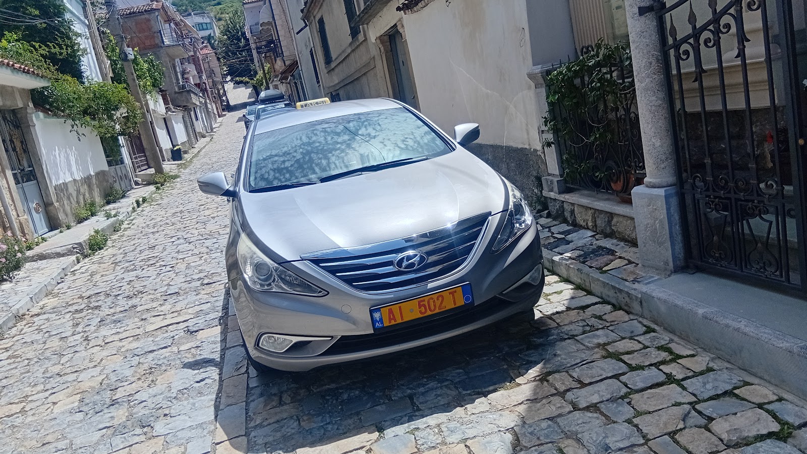 Taxi korce- Makina me qira (Car Rent)