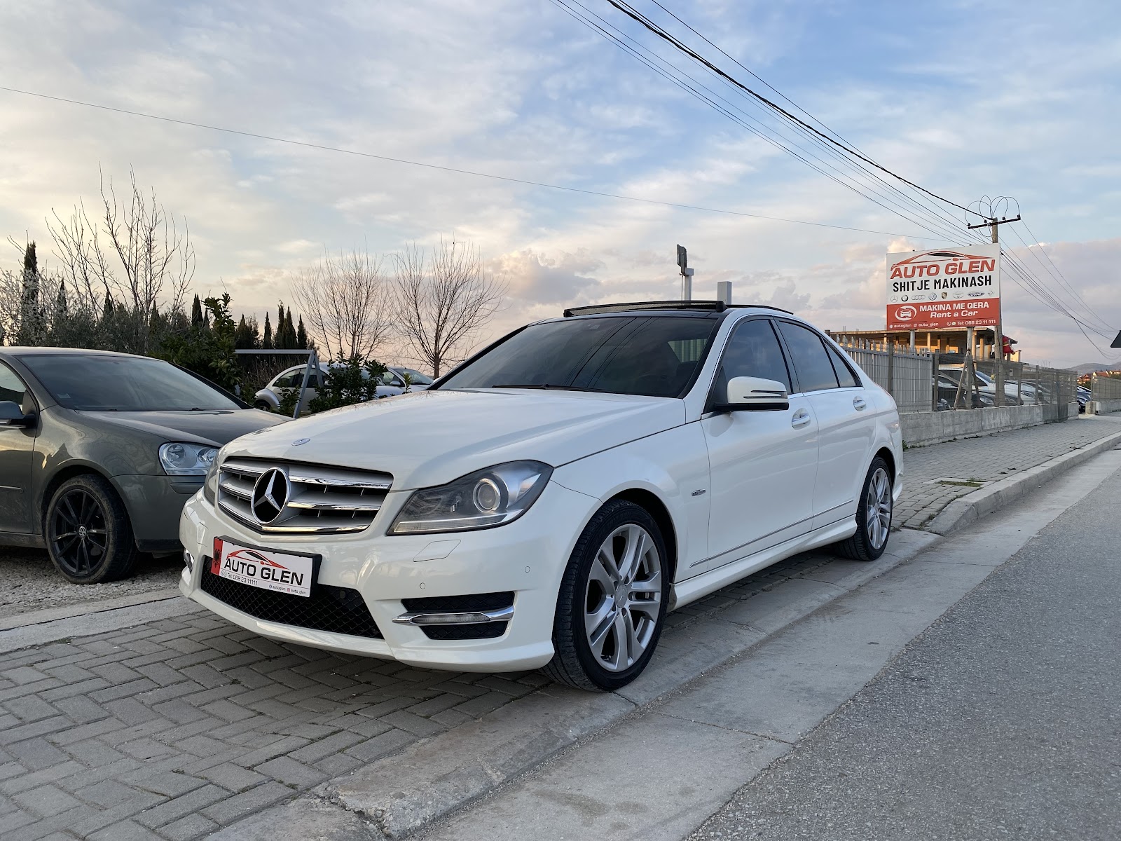 AutoGlen Car Rental ; Makina me Qera