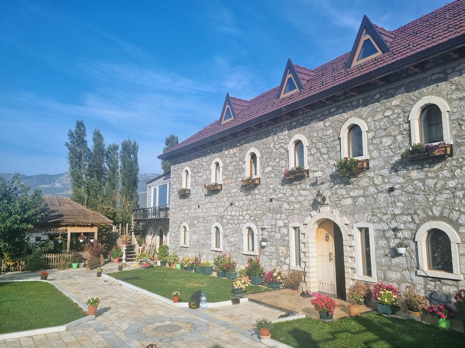 Bujtina Gjana