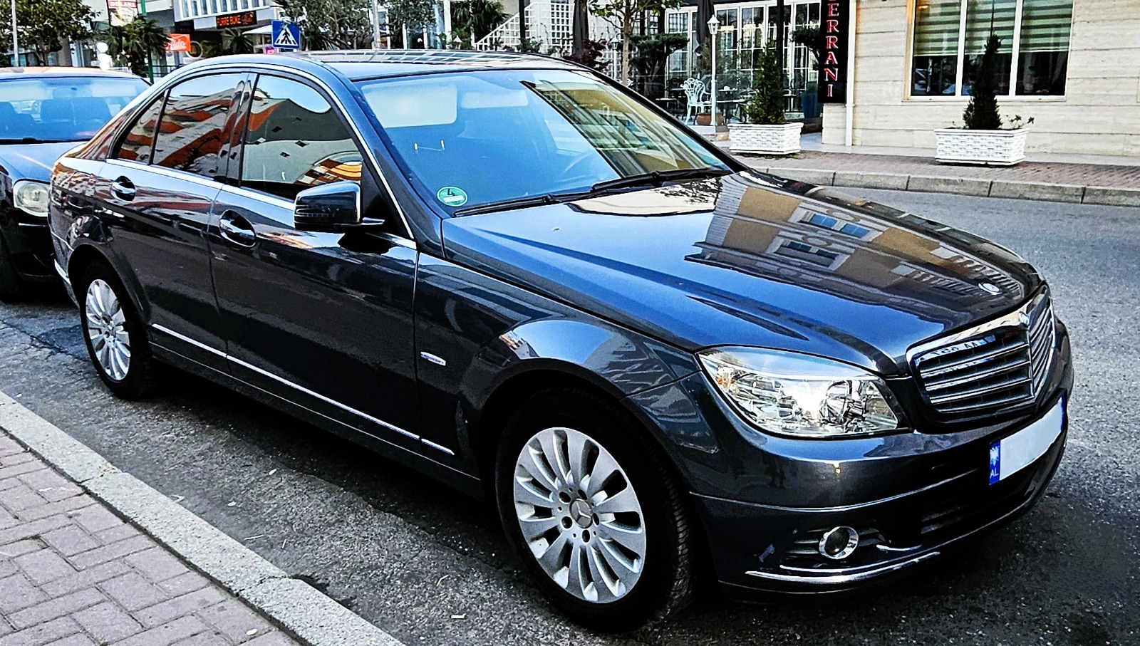 Dom Travel-Makina me Qera