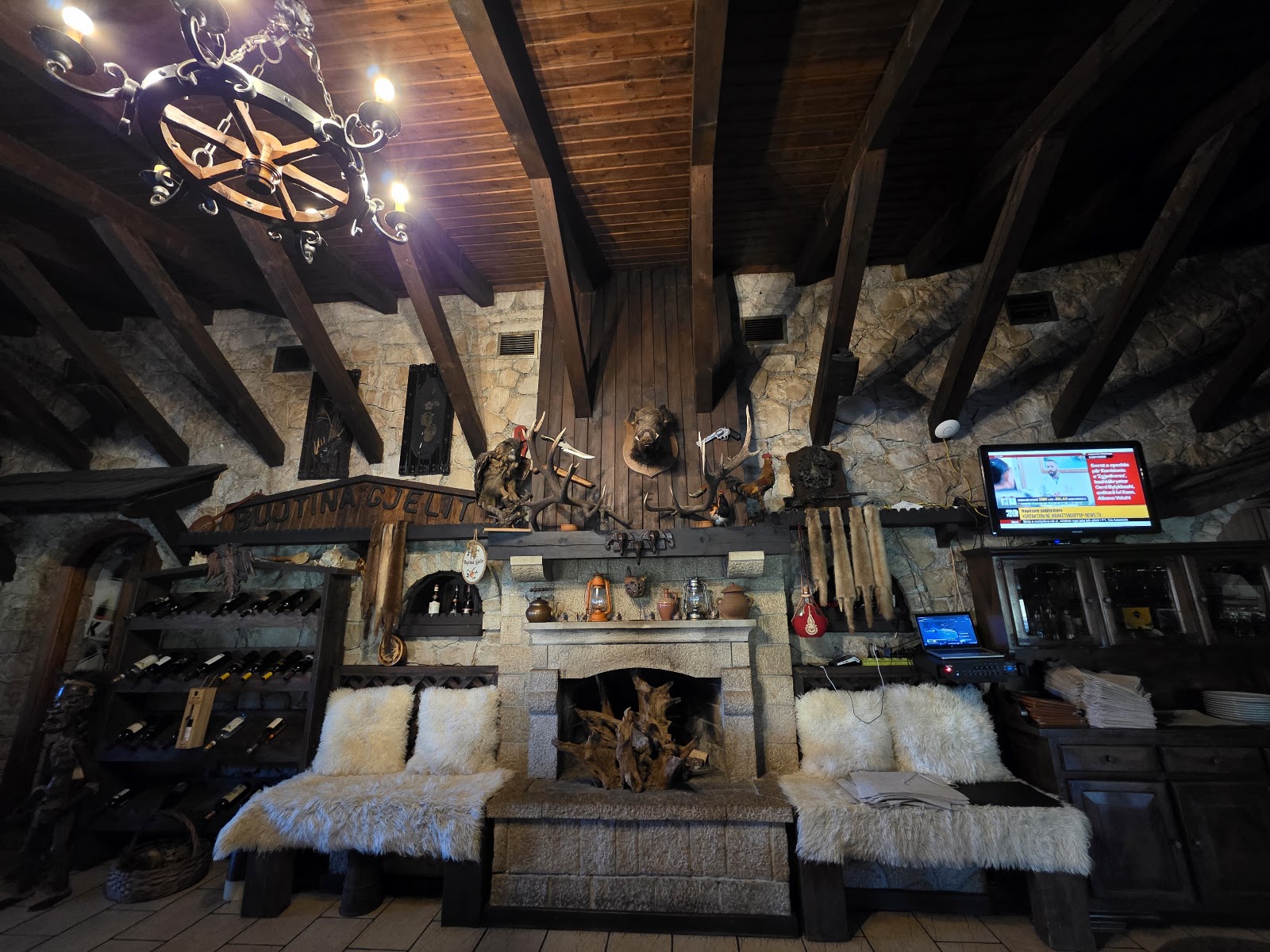 Bujtina e Gjelit (Rooster’s Inn) Restaurant