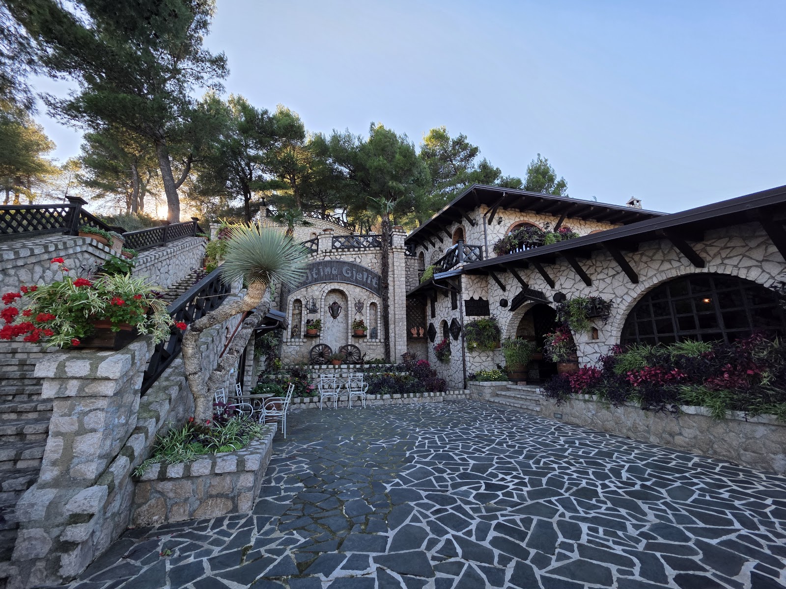 Bujtina e Gjelit (Rooster’s Inn) Restaurant