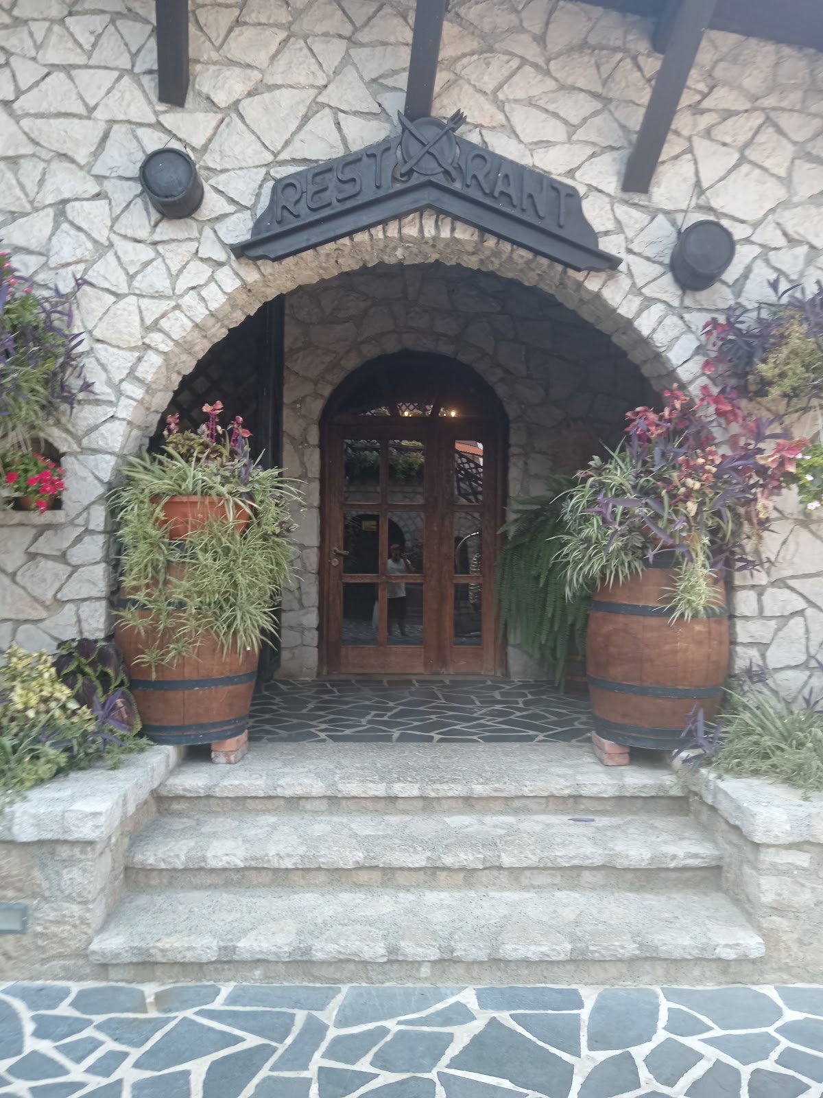 Bujtina e Gjelit (Rooster’s Inn) Restaurant