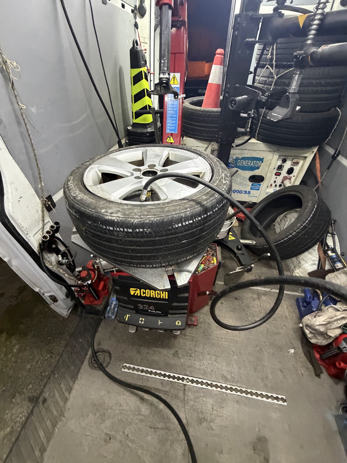Gomisteri Rrugore Genti Lezhe( Tire Service)