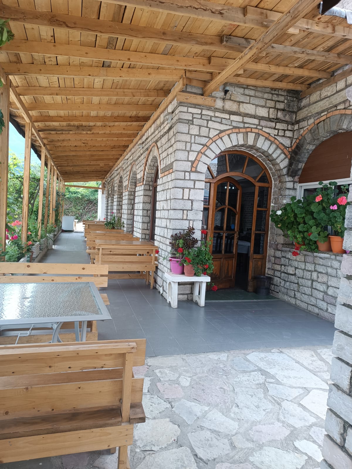Kulla e Parisit - Bar, Restorant, Hotel