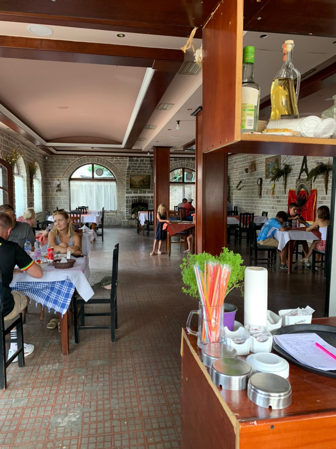 Kulla e Parisit - Bar, Restorant, Hotel