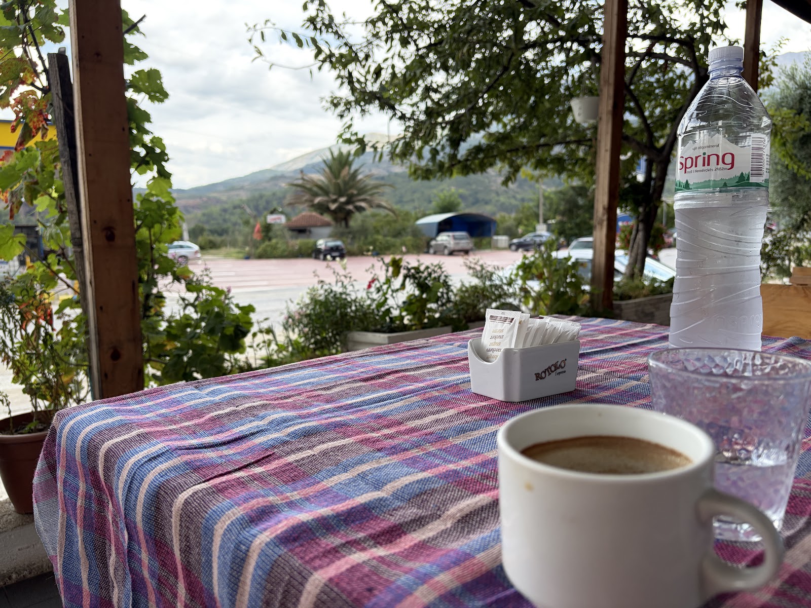 Kulla e Parisit - Bar, Restorant, Hotel