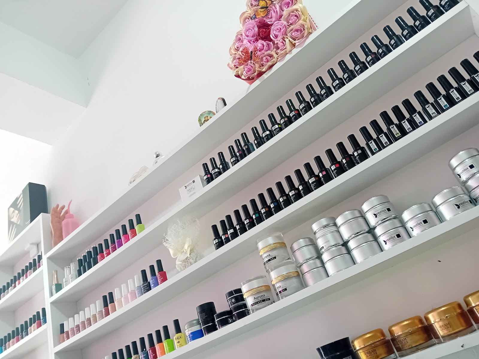 Nails by Veris