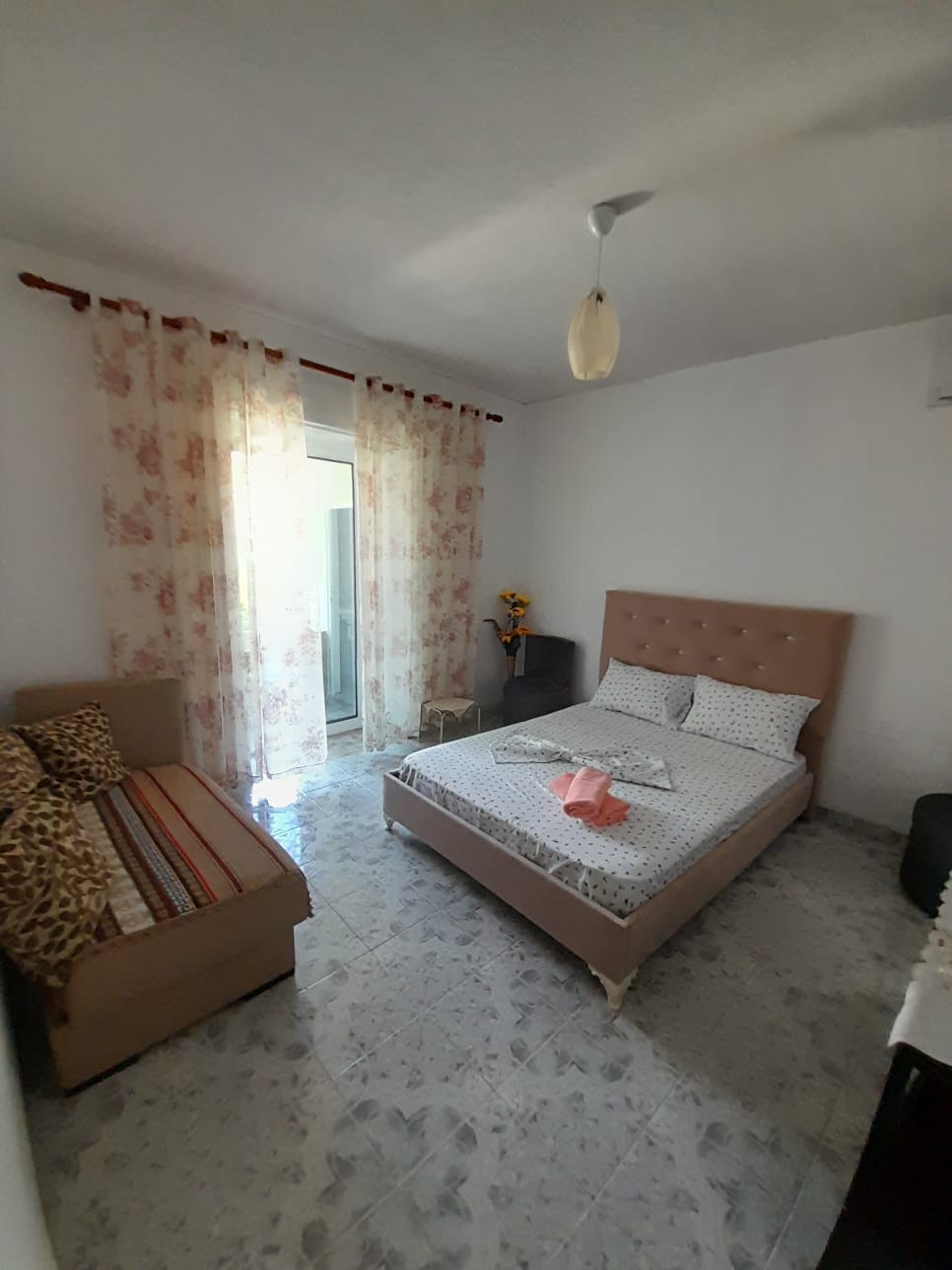 Mona's Guesthouse