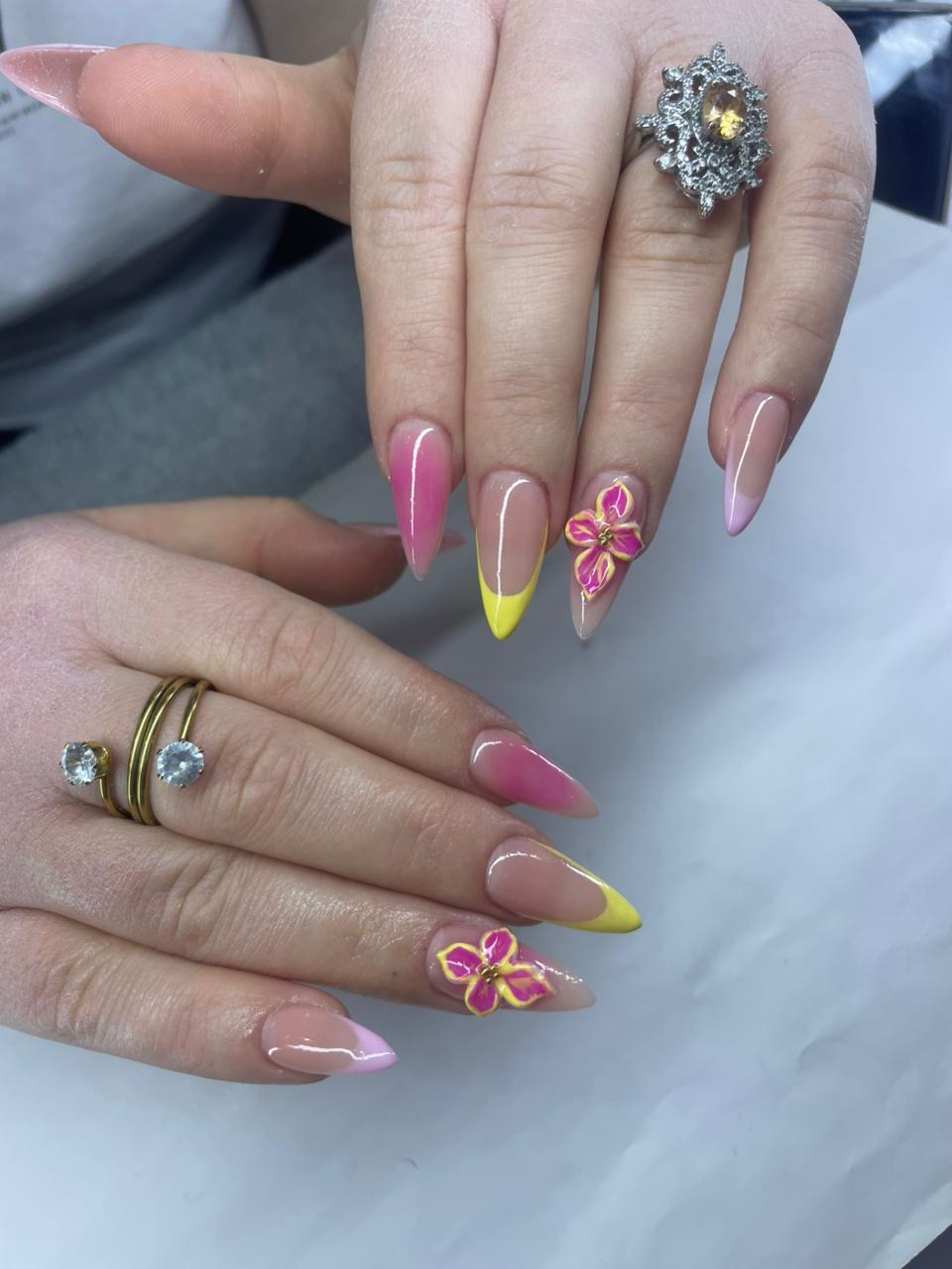 Hair/Nail Salon Brisilda