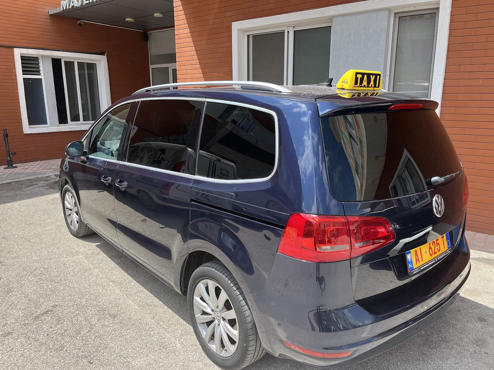 Taxi Saranda Odisea Big Taxi Minivan