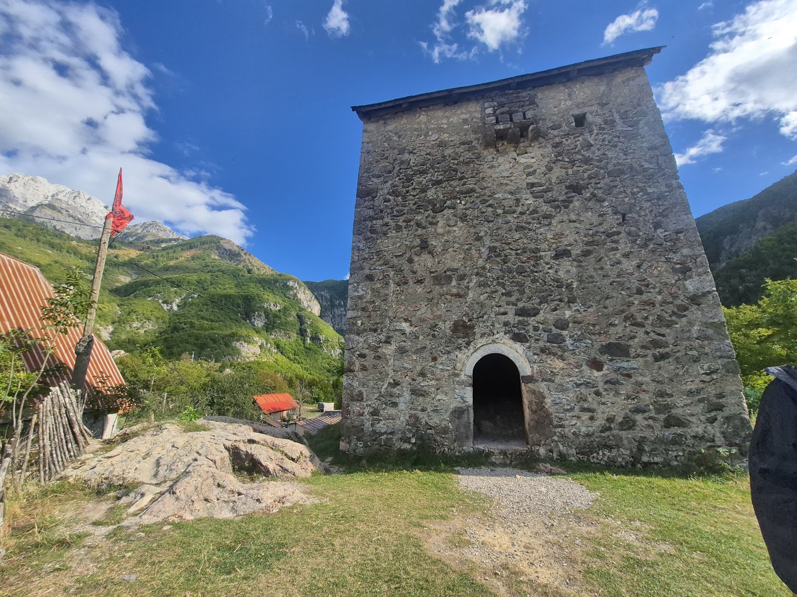 Agency 27 Rent Car Motorcycle Bicycle & Trip-Day&Guide&Transfers&Luggage-Storage&Info-Point in Shkoder