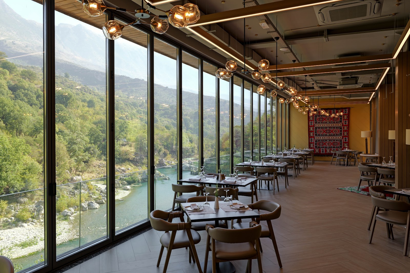 Bar & Restaurant Hotel Uji i Ftohtë