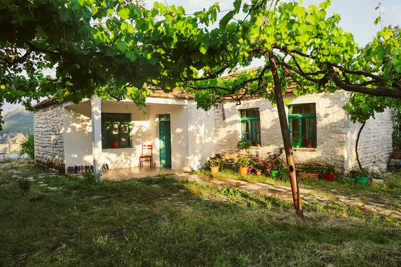 Bujtina mbi Kanion (Guesthouse on Canyon)