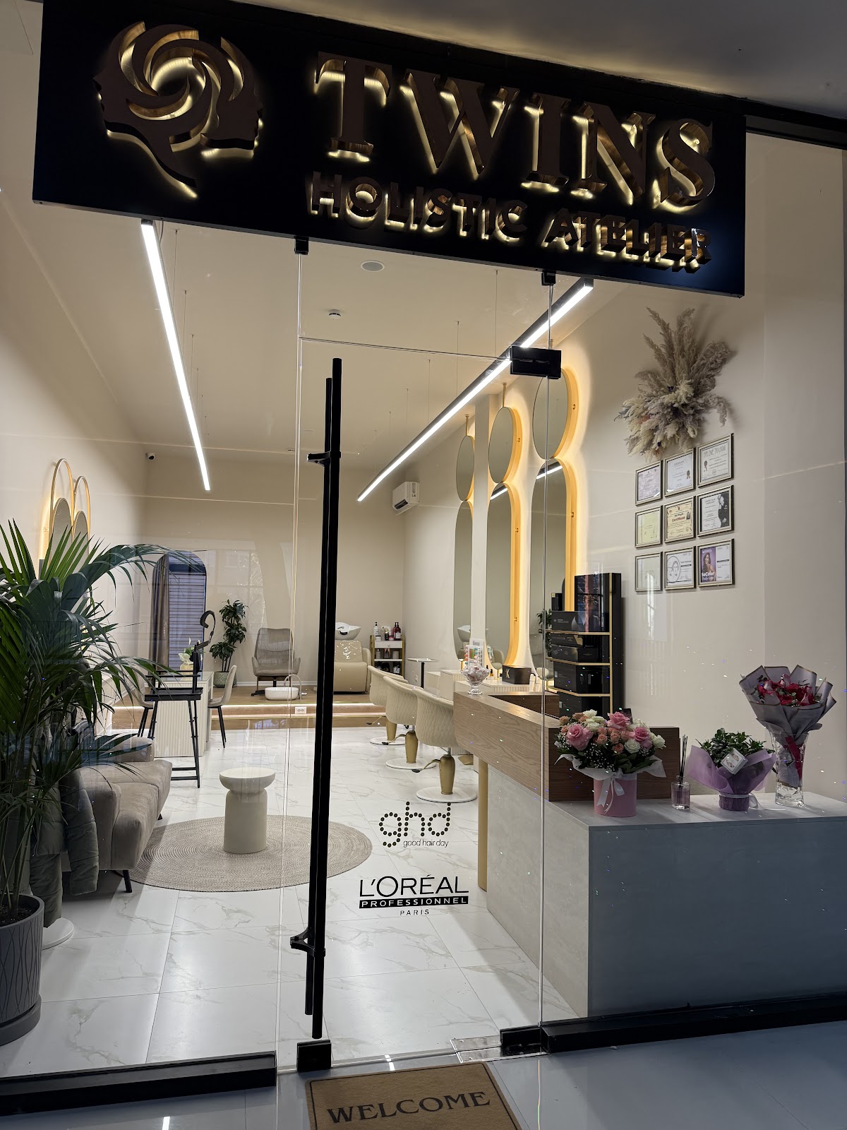Twins Holistic Atelier "Hair&Makeup, Nails,Head Spa"