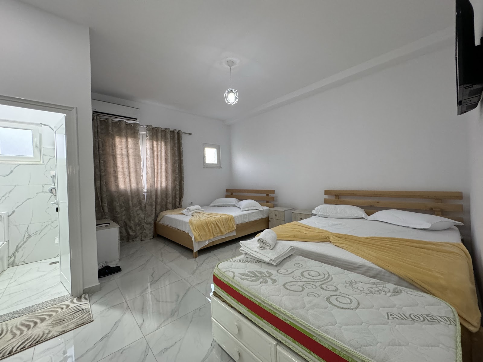 Hotel A & V Dodani