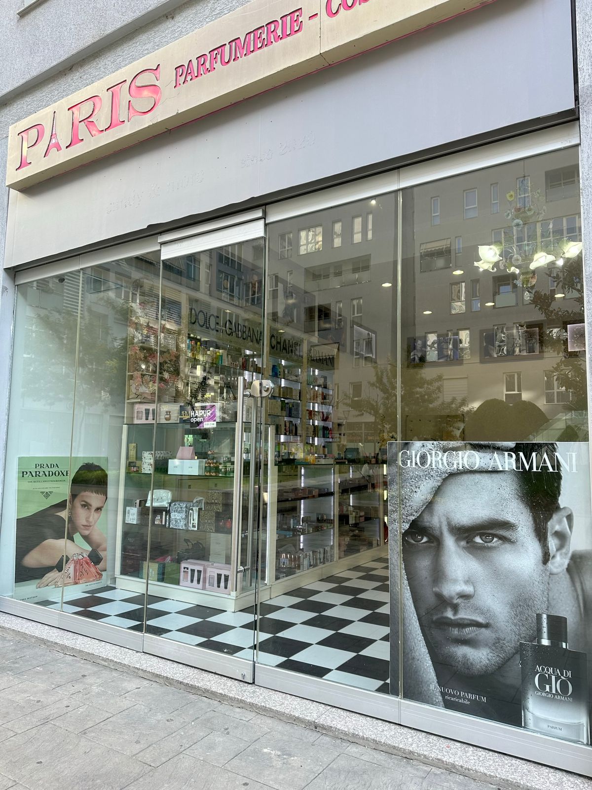 Paris Parfumeri Cosmetique