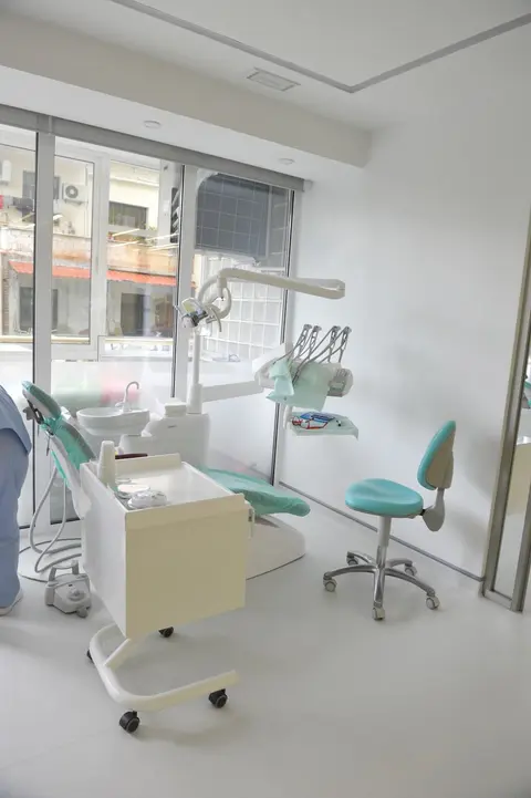 Dentist