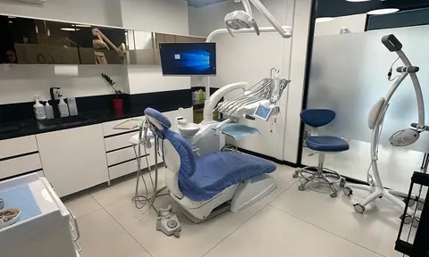 Dentist