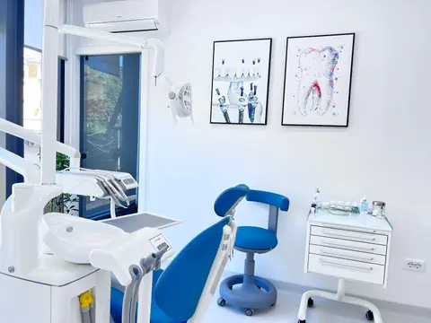 Dentist