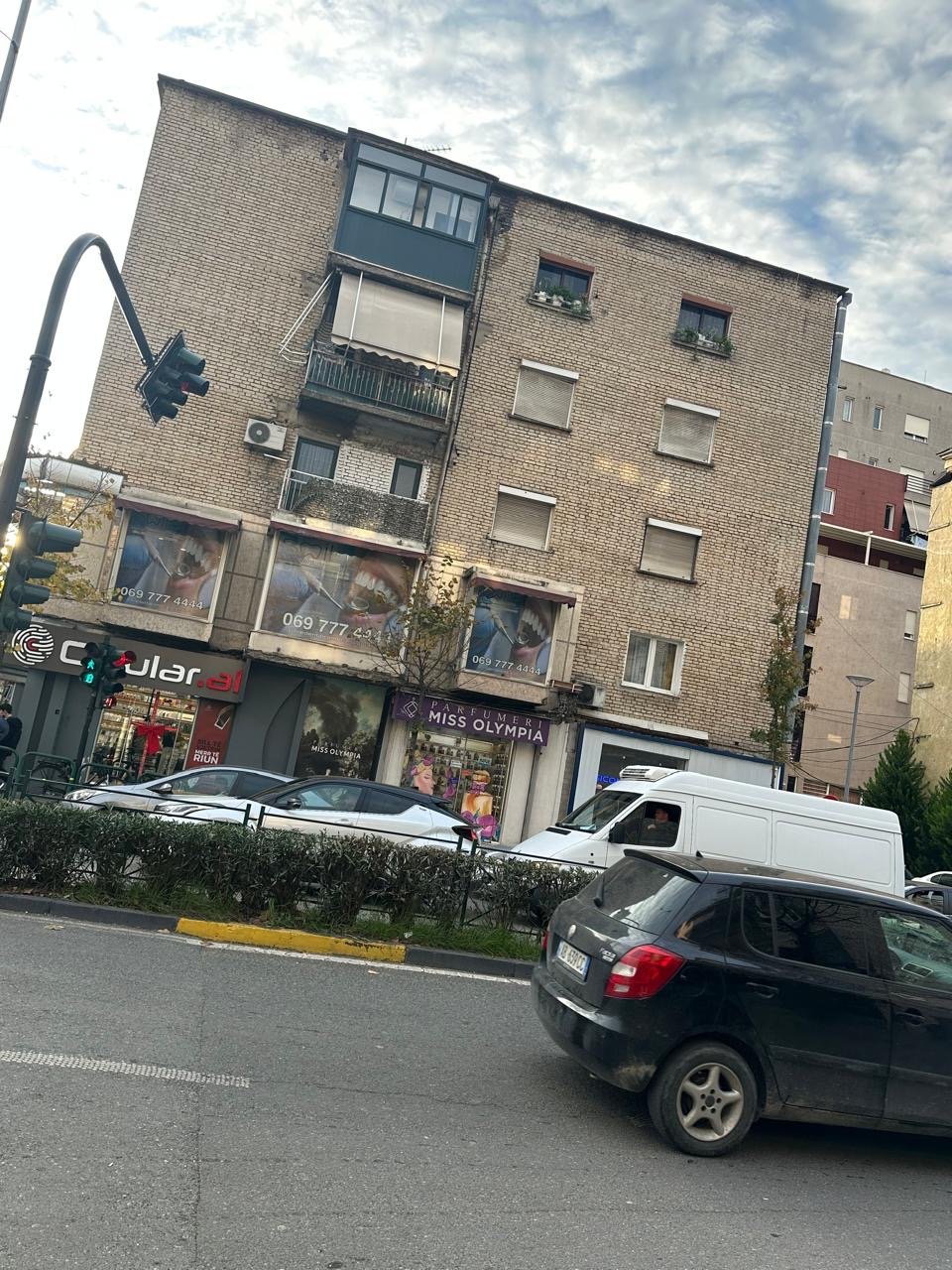 Klinika dentare- Smile Dental Center