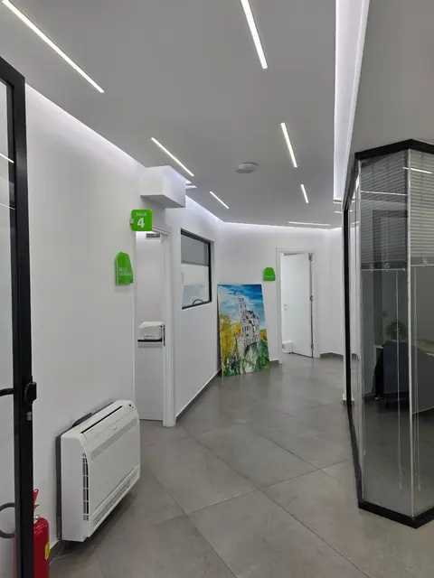 Dentist