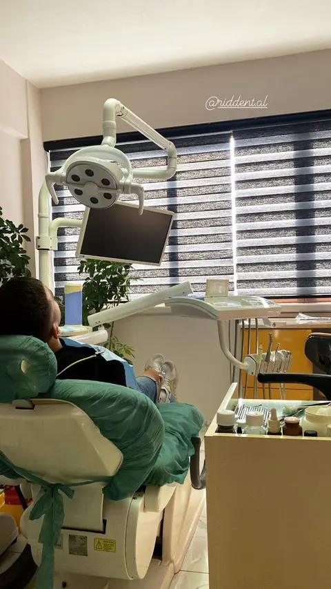 Dentist