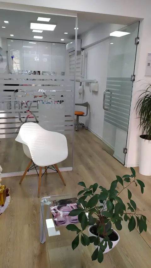 Dentist