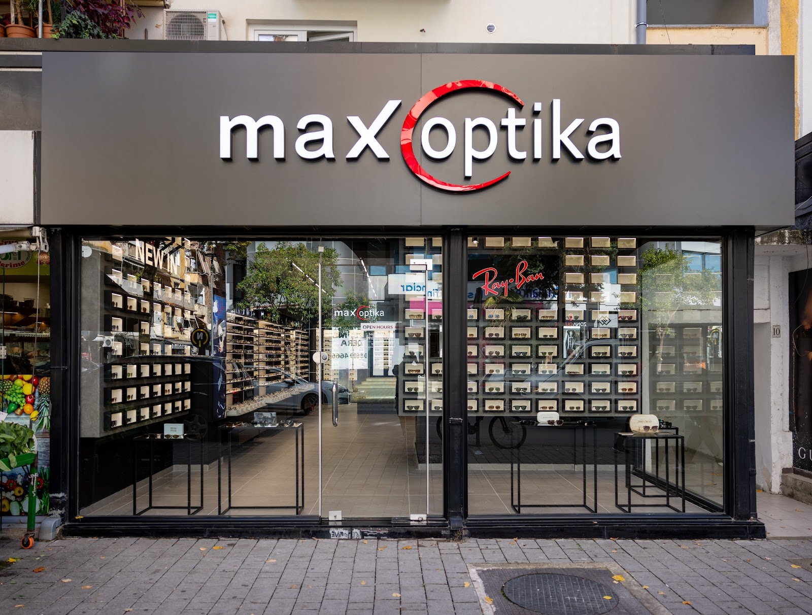 Max Optika, Sheshi Wilson