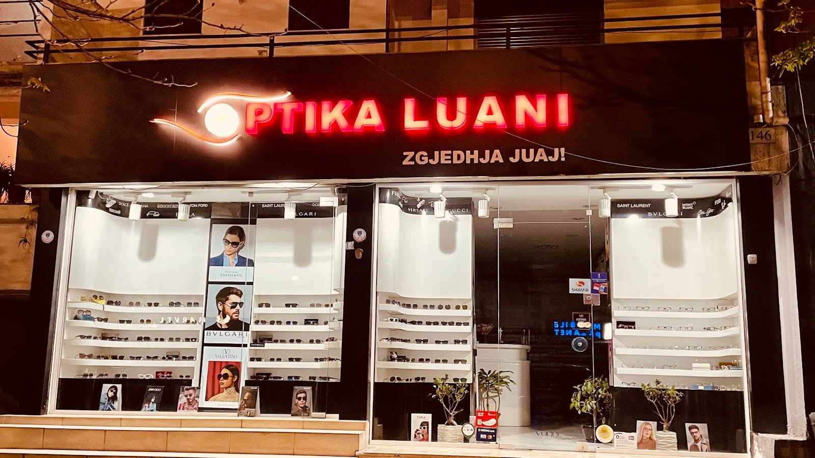 Optika Luani, 21 Dhjetori