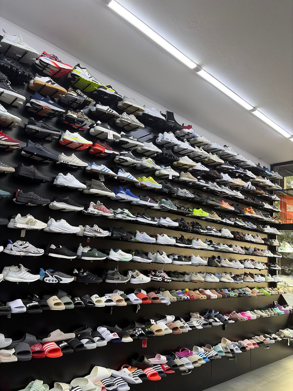 sneakerlounge.al