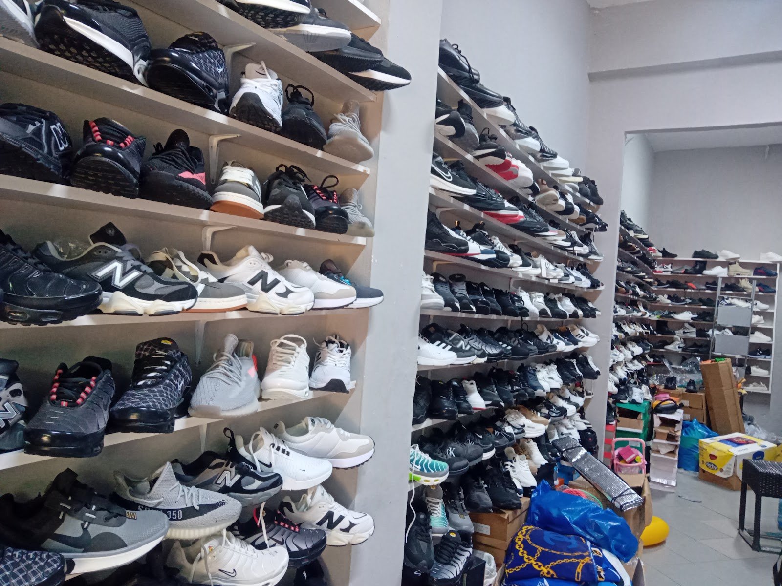 Shoes,bags& accessories beach store Nesti