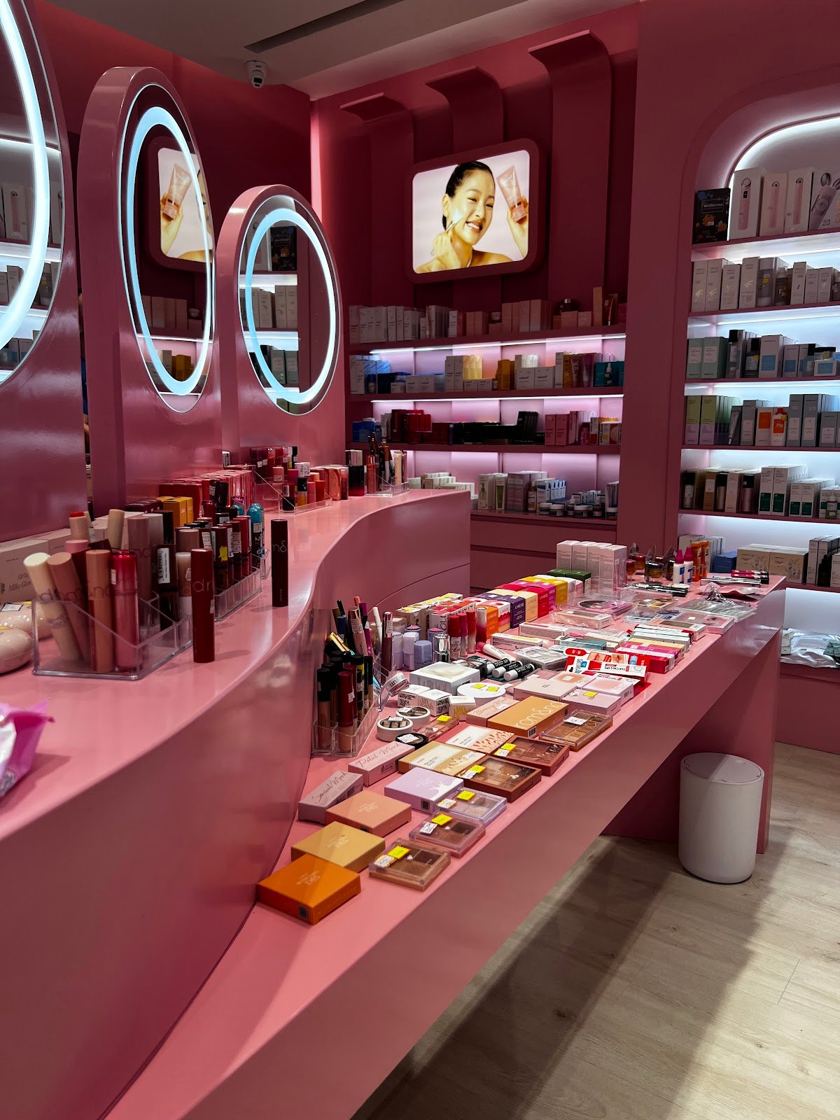Glowy Skin Korean ＆ Japanese Cosmetics - Rruga Sami Frasheri (Bllok)