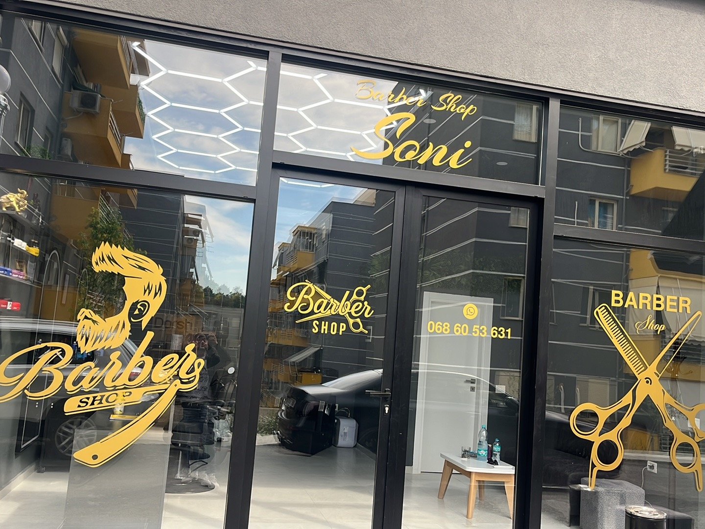 Barber shop soni