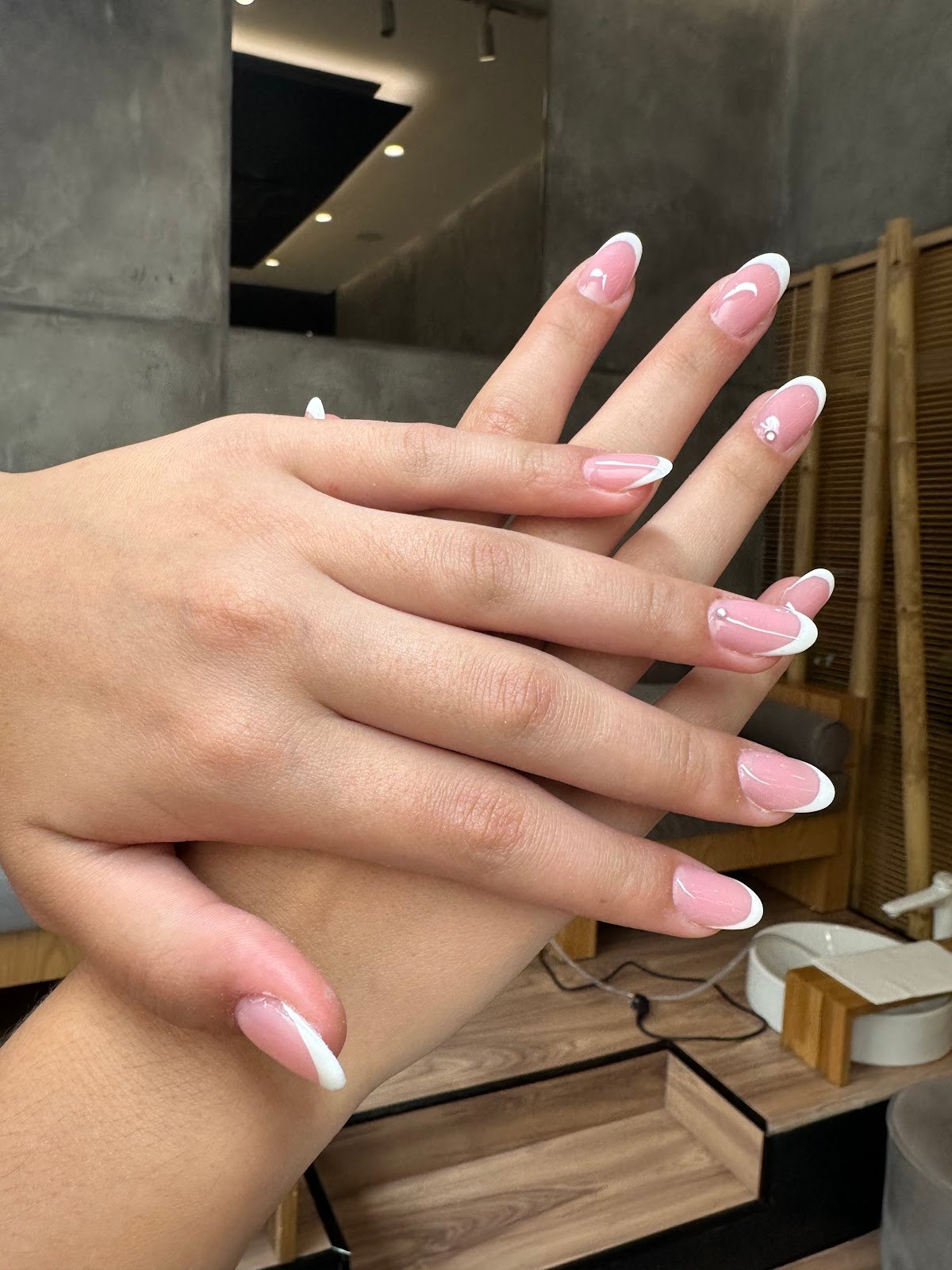 Mari Pop Nails