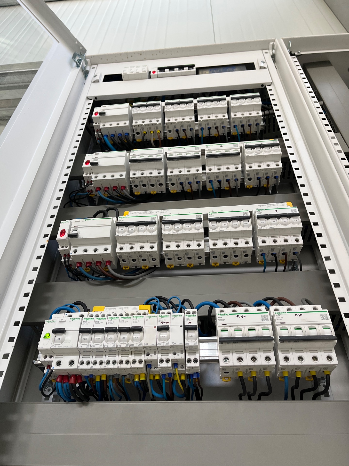 Elektrike Fier